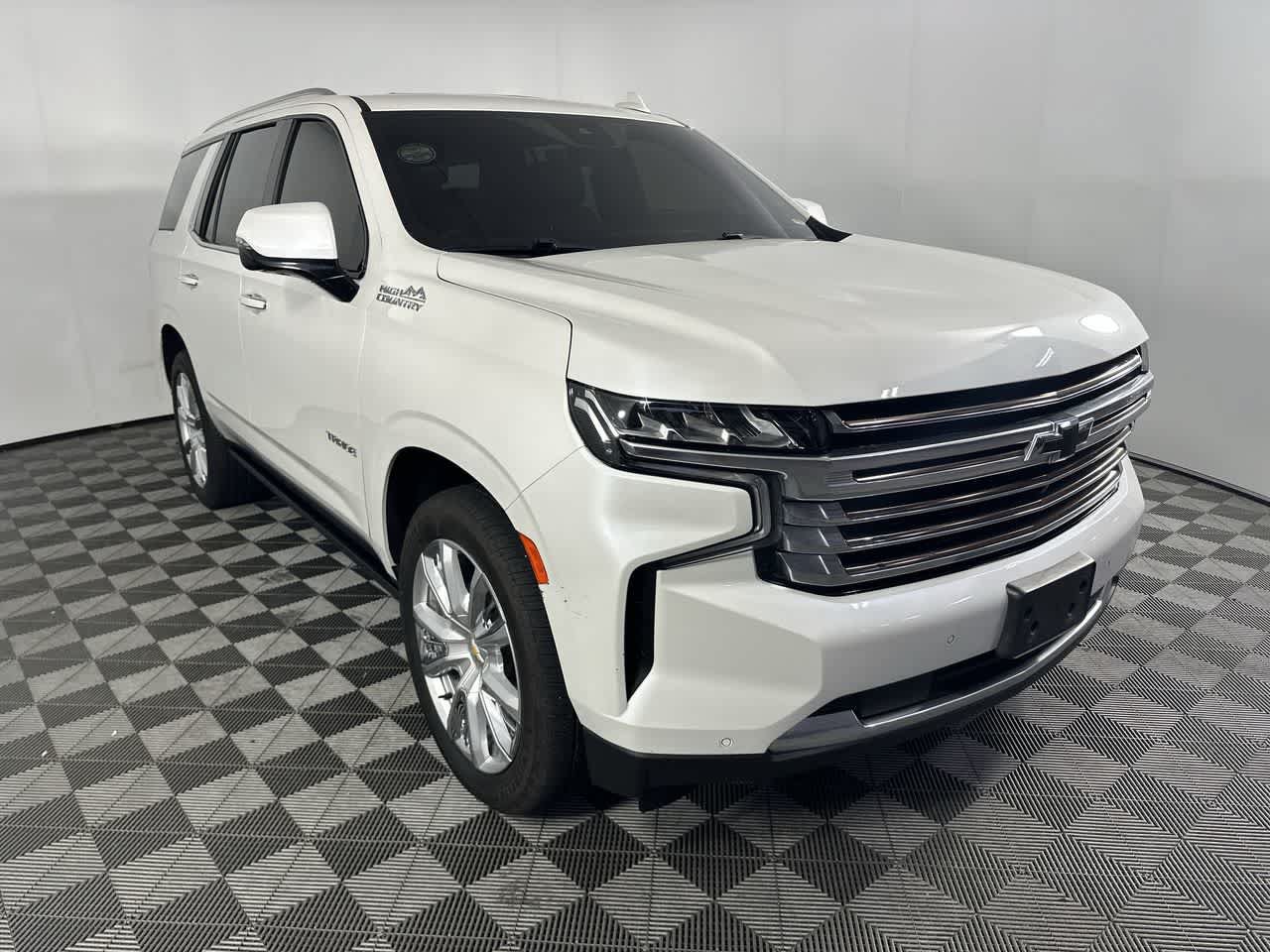 Used 2023 Chevrolet Tahoe High Country AWD/4WD image 2