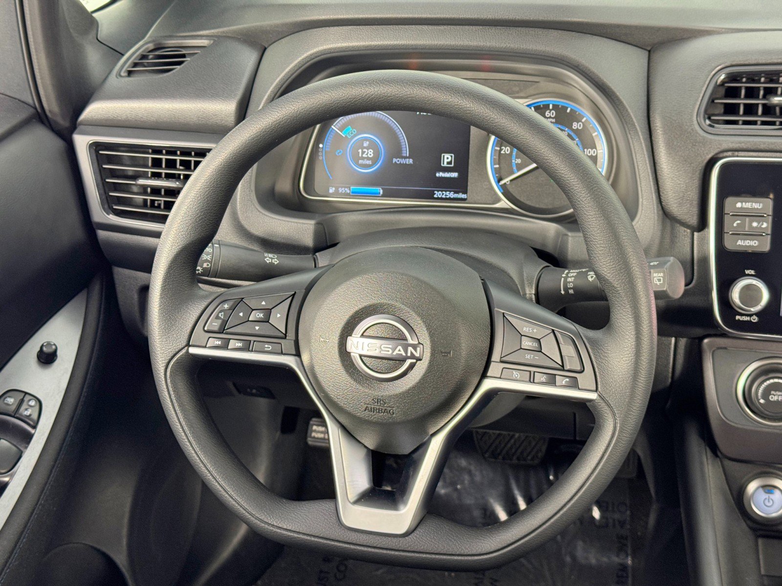 Used 2025 Nissan Leaf S image 18