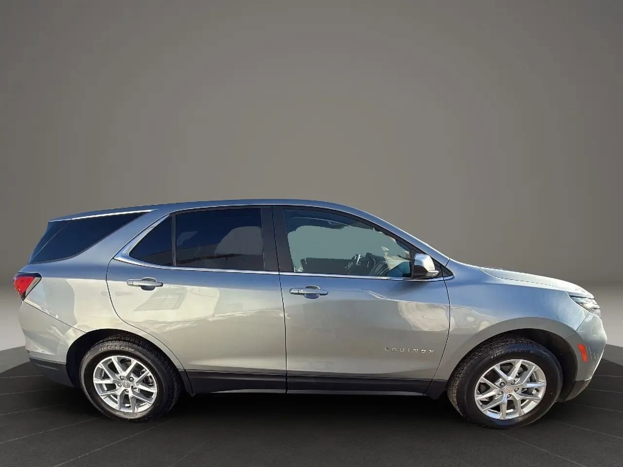 Used 2023 Chevrolet Equinox LT w/ LPO, Floor Liner Package image 4