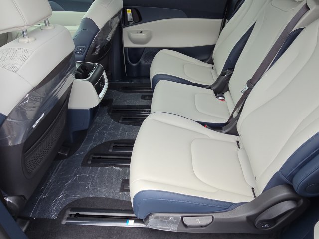 New 2026 Kia Carnival EX FWD image 6