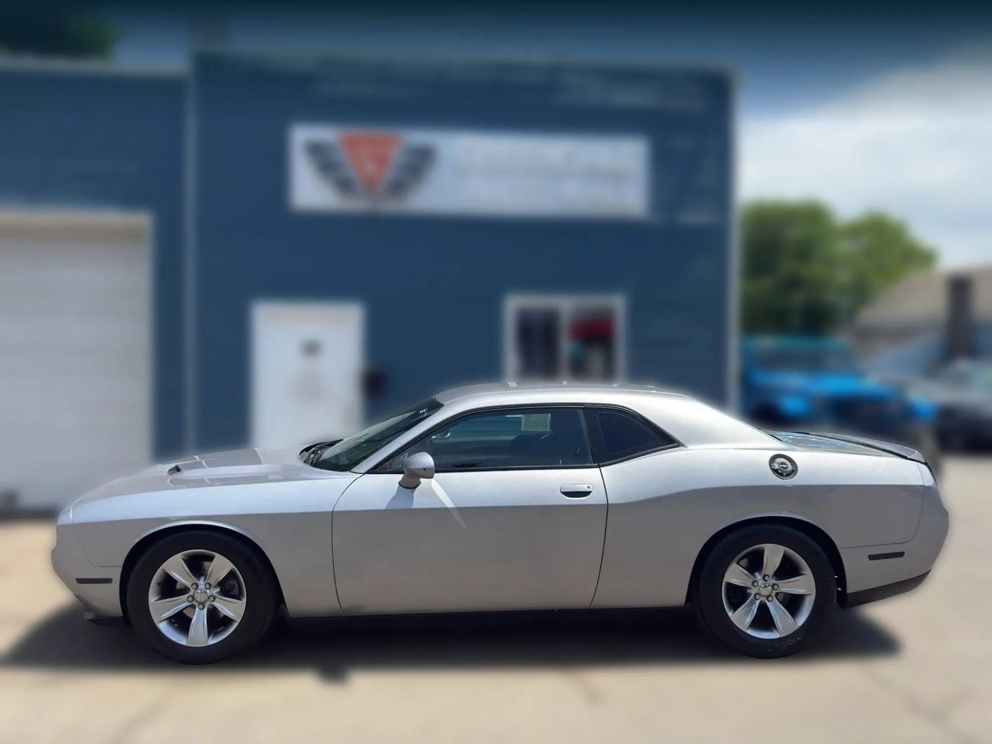 Used 2015 Dodge Challenger SXT RWD image 3