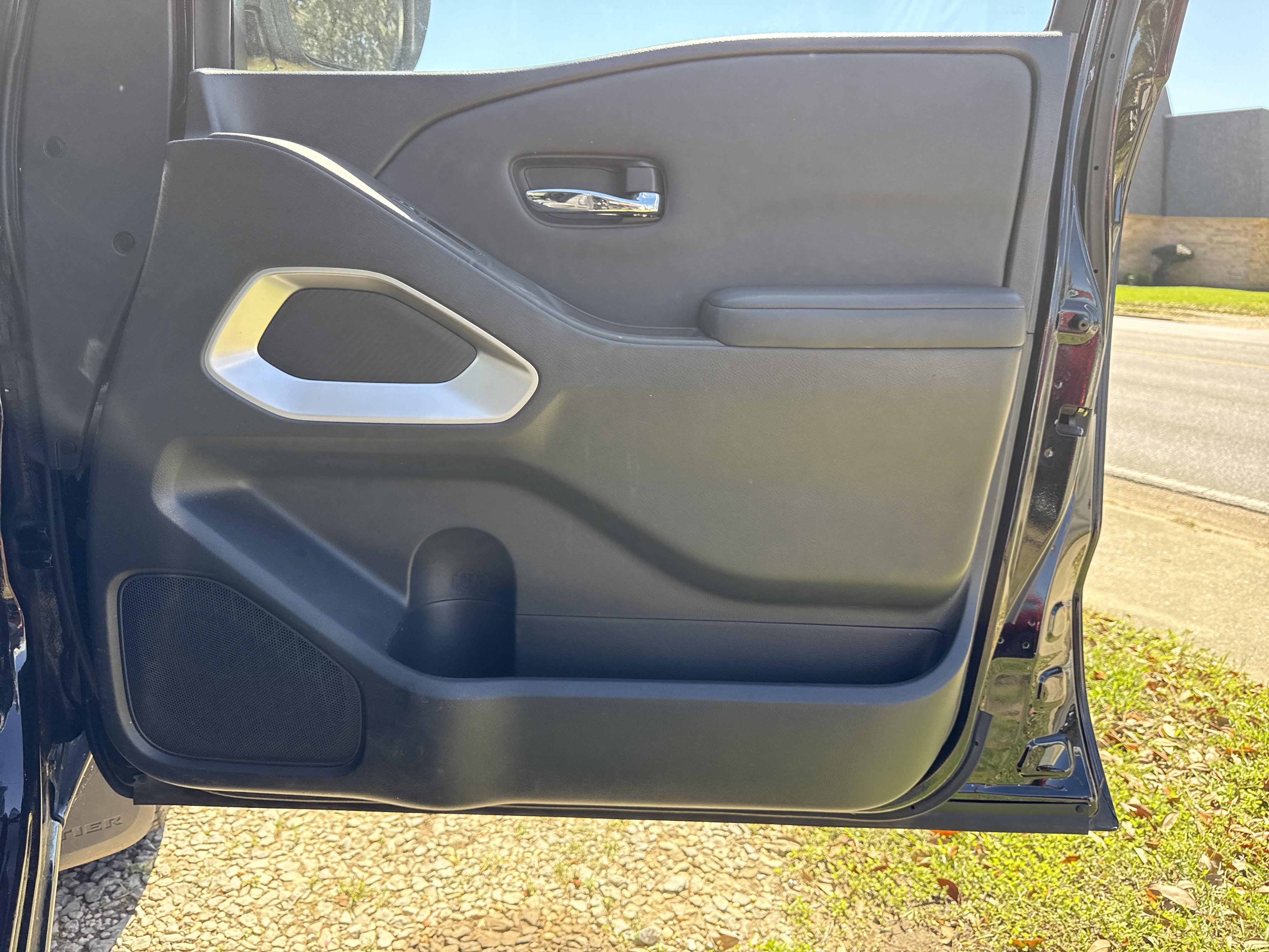 Used 2022 Nissan Frontier SV RWD image 21