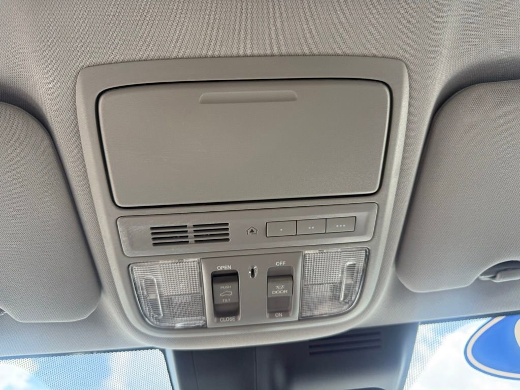 Used 2020 Honda CR-V Touring image 29