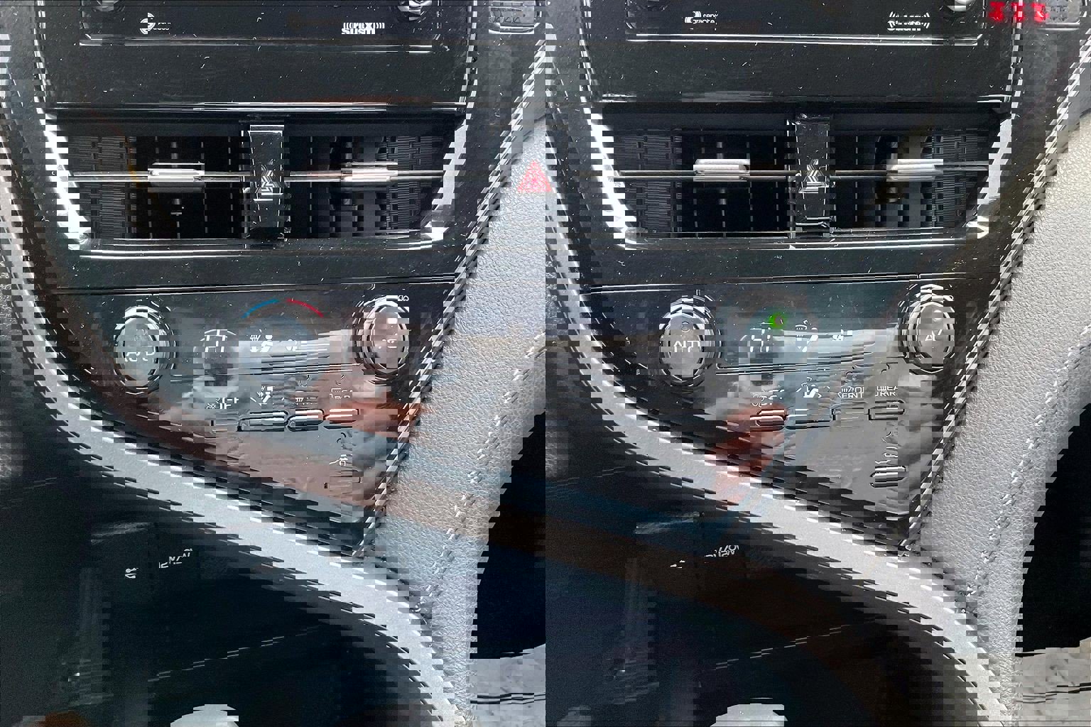 Used 2021 Toyota Camry SE image 31