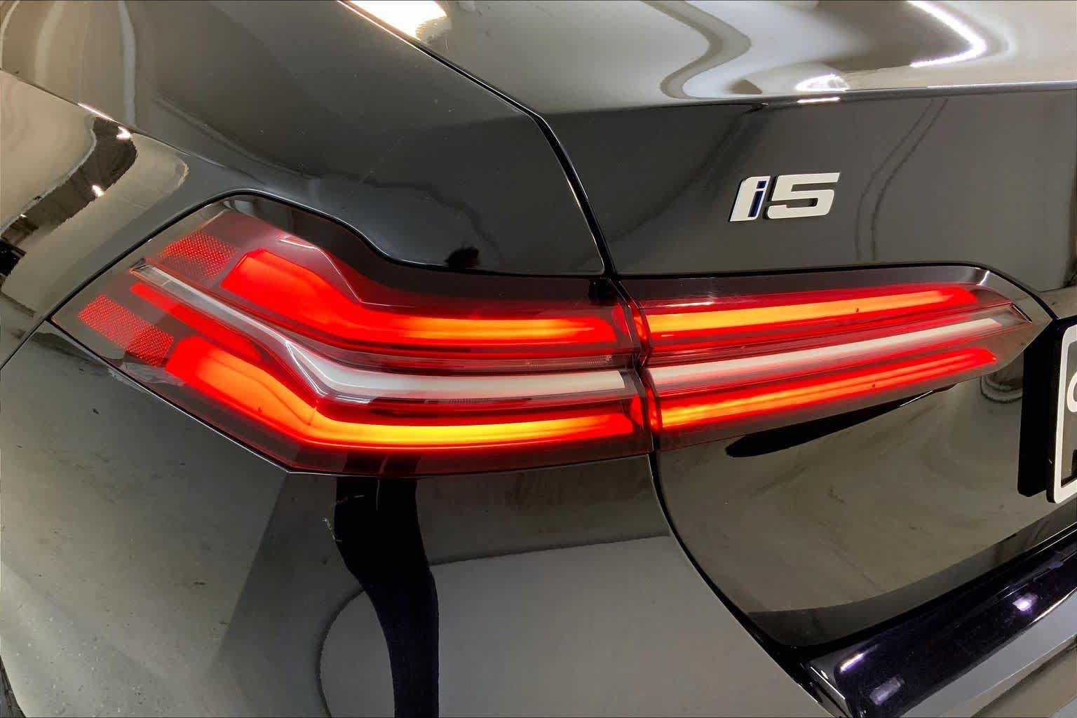 Used 2025 BMW i5 xDrive40 w/ Premium Package AWD/4WD image 28
