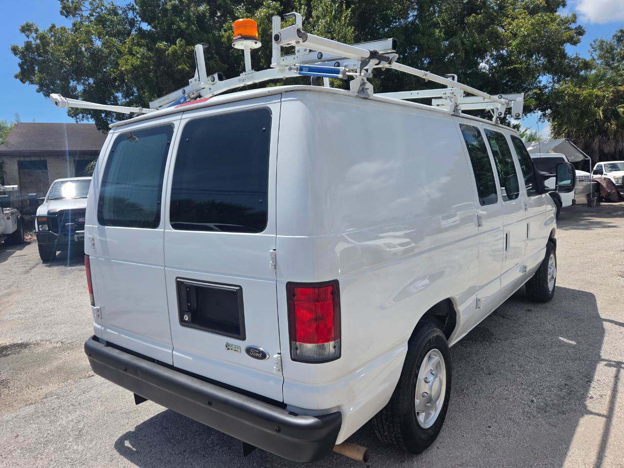 Used 2014 Ford E-150 and Econoline 150 RWD image 4