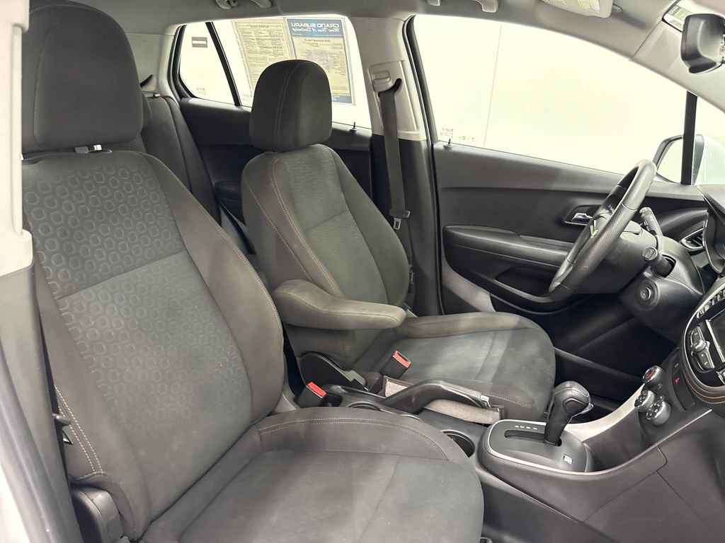 Used 2018 Chevrolet Trax LS FWD image 24