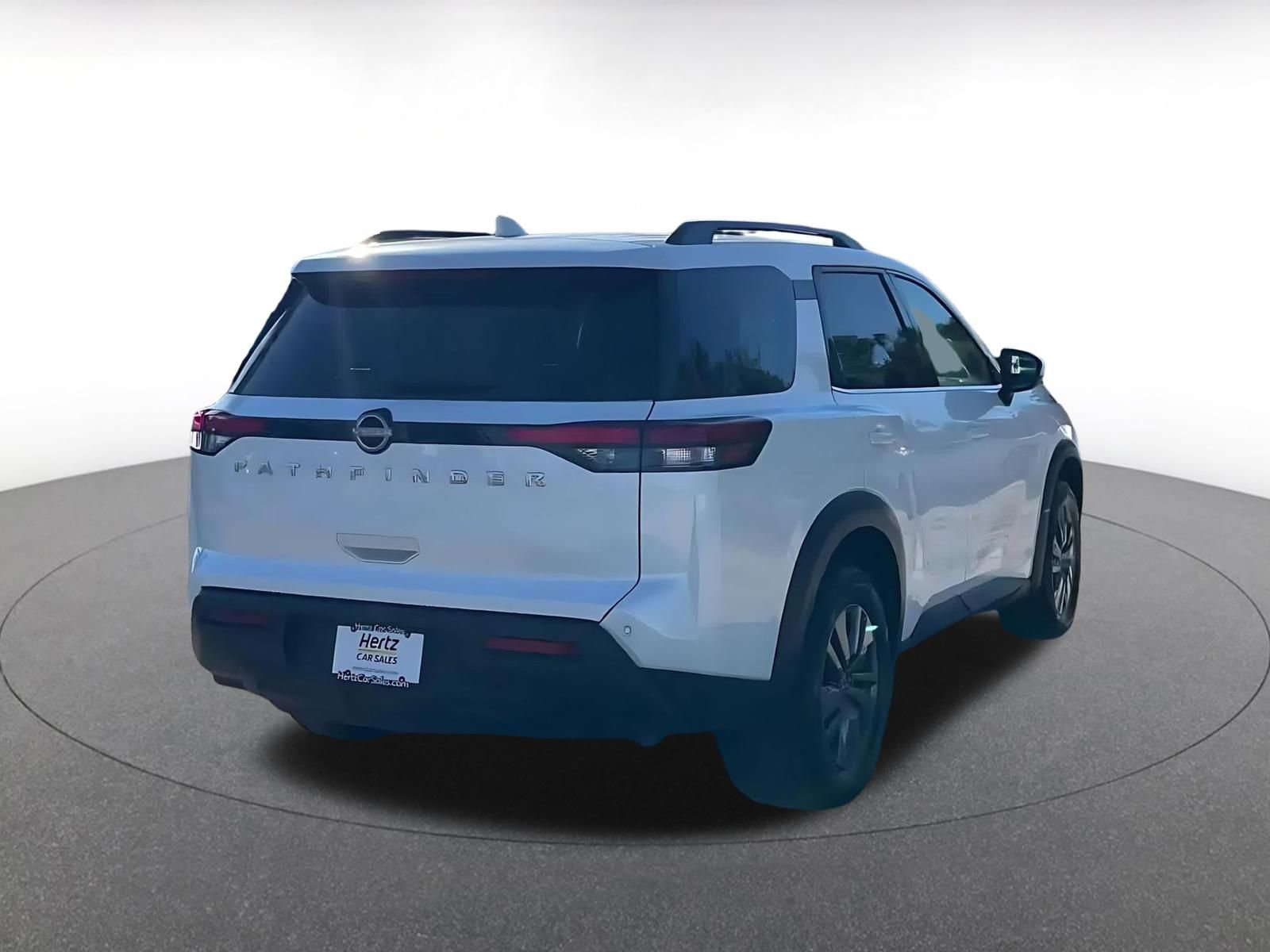 Used 2025 Nissan Pathfinder SV image 14