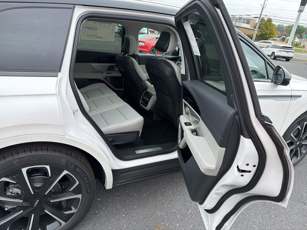 New 2026 Lincoln Nautilus Reserve AWD/4WD image 18