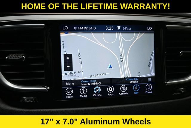 Used 2018 Chrysler Pacifica Touring-L Plus FWD image 22