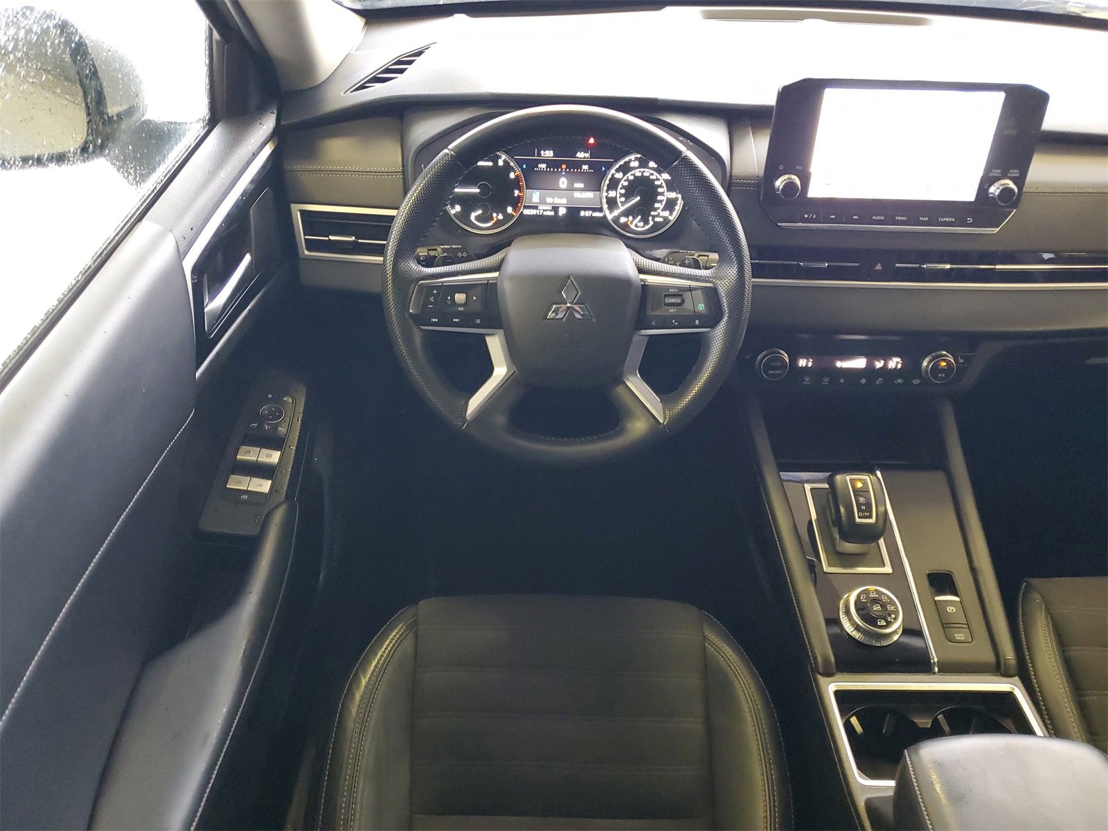 Used 2023 Mitsubishi Outlander SE image 25