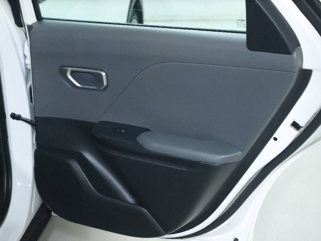 Used 2025 Kia K4 FWD image 31