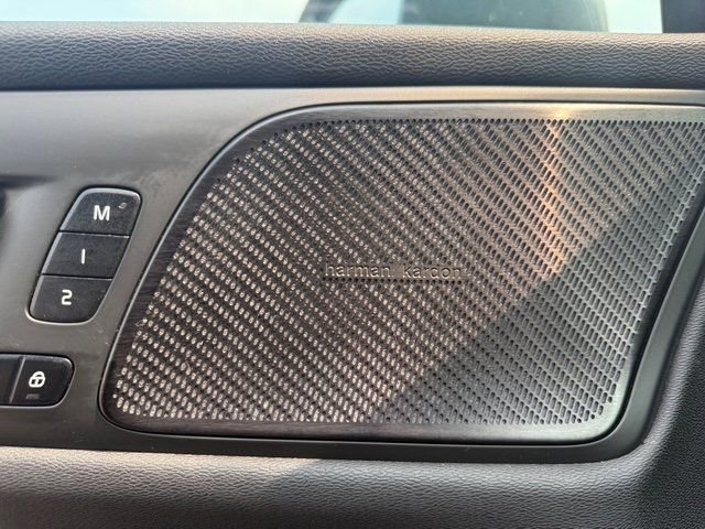 Used 2021 Volvo S60 T8 Inscription image 10