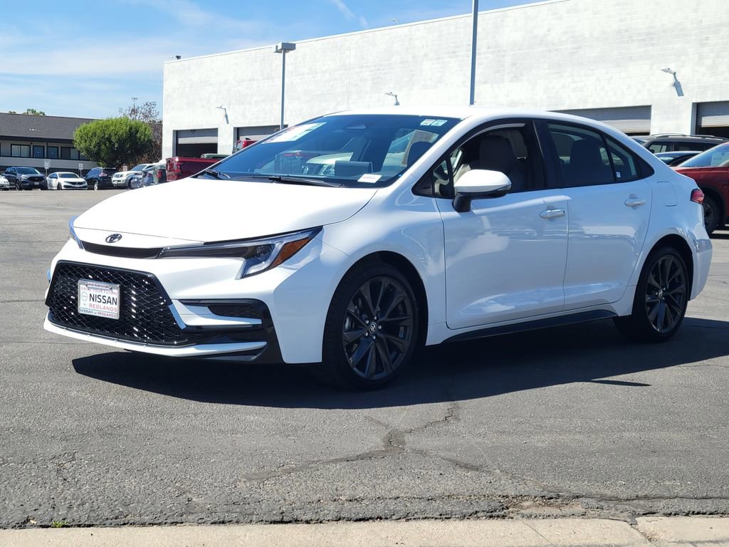 Used 2026 Toyota Corolla SE w/ SE Package image 2