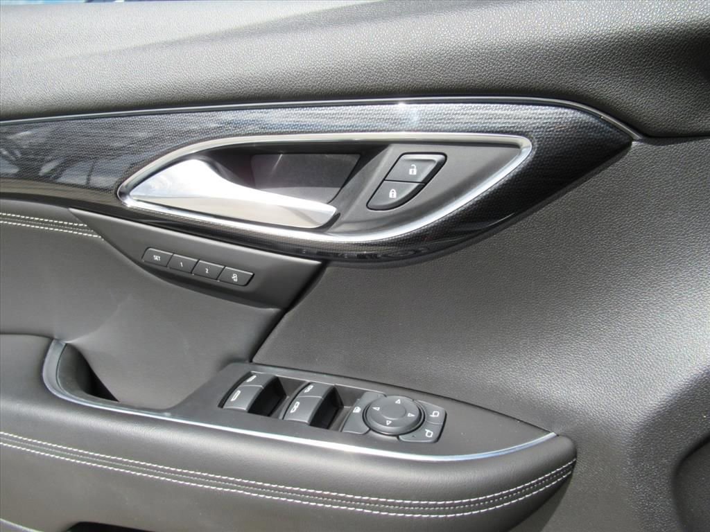 Used 2023 Buick Envision Essence w/ Sport Touring Package image 18