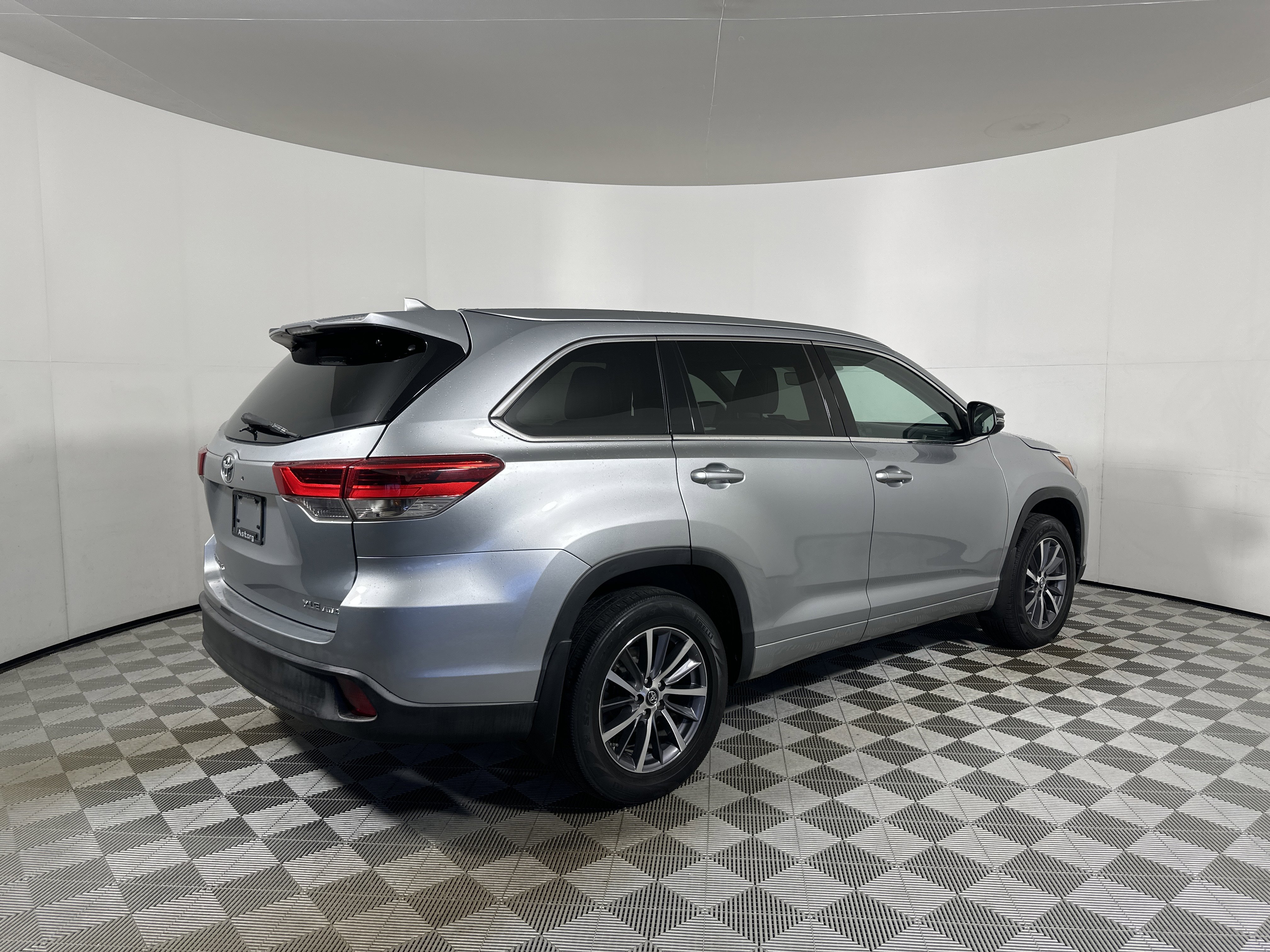 Used 2017 Toyota Highlander AWD V6 image 7