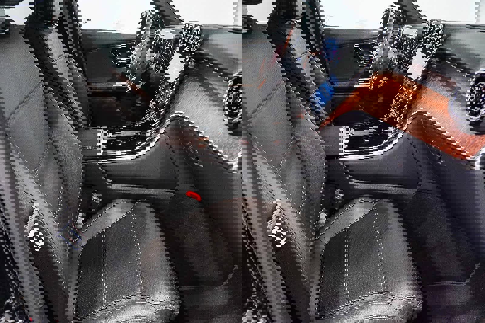 Used 2025 Mercedes-Benz GLC 300 GLC 300 image 18