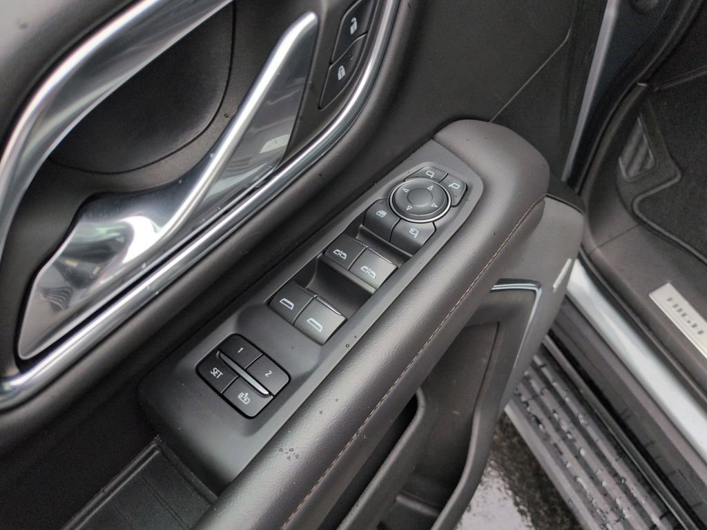 Used 2023 Chevrolet Tahoe High Country w/ Advanced Technology Package AWD/4WD image 11