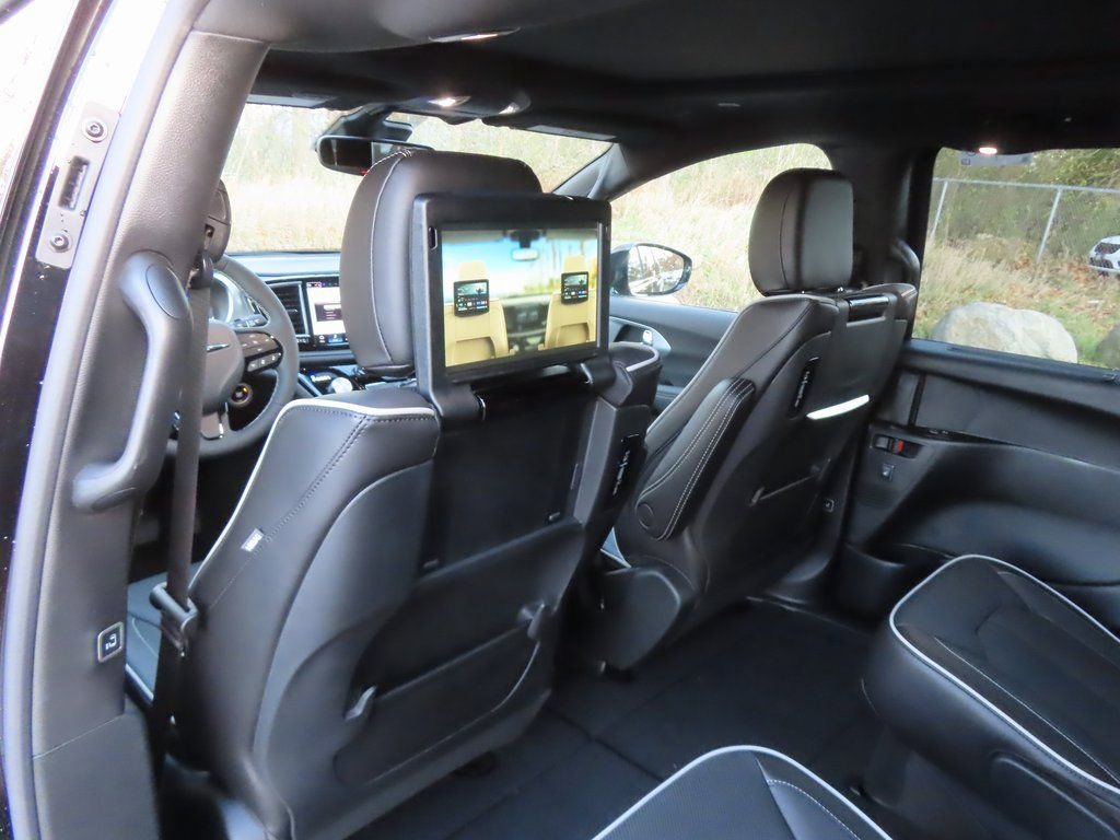 New 2026 Chrysler Pacifica Limited w/ S Appearance Package image 25