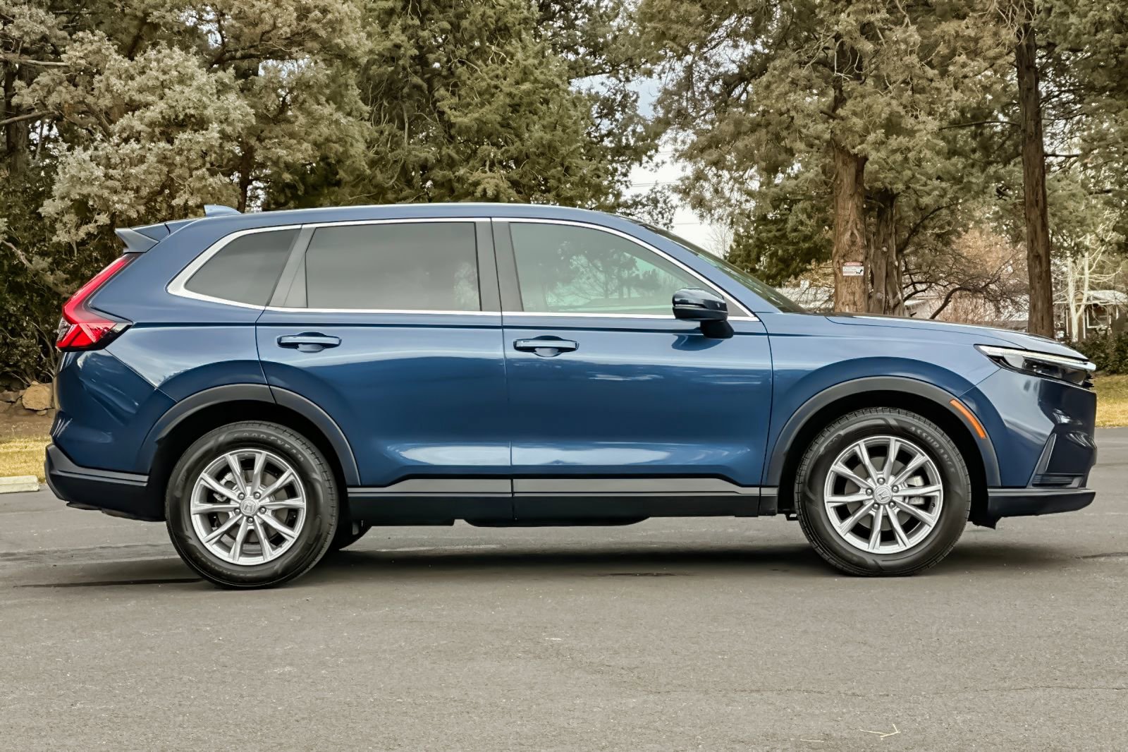 Used 2024 Honda CR-V EX image 3