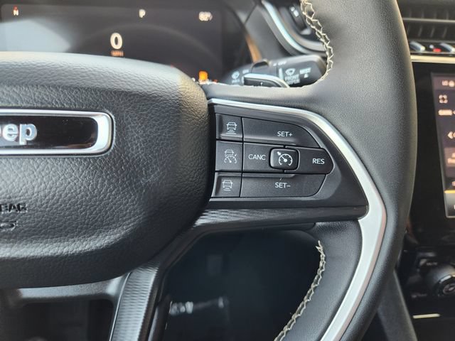 Used 2025 Jeep Grand Cherokee L Altitude RWD image 30
