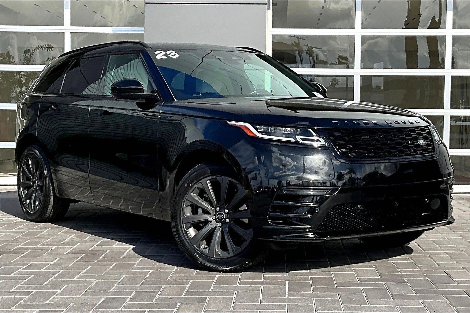 Used 2023 Land Rover Range Rover Velar R-Dynamic S image 3