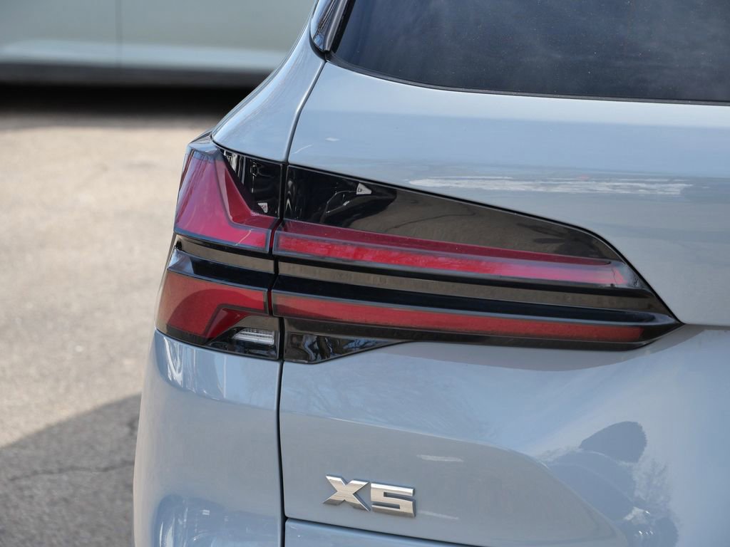 Used 2026 BMW X5 M60i image 9