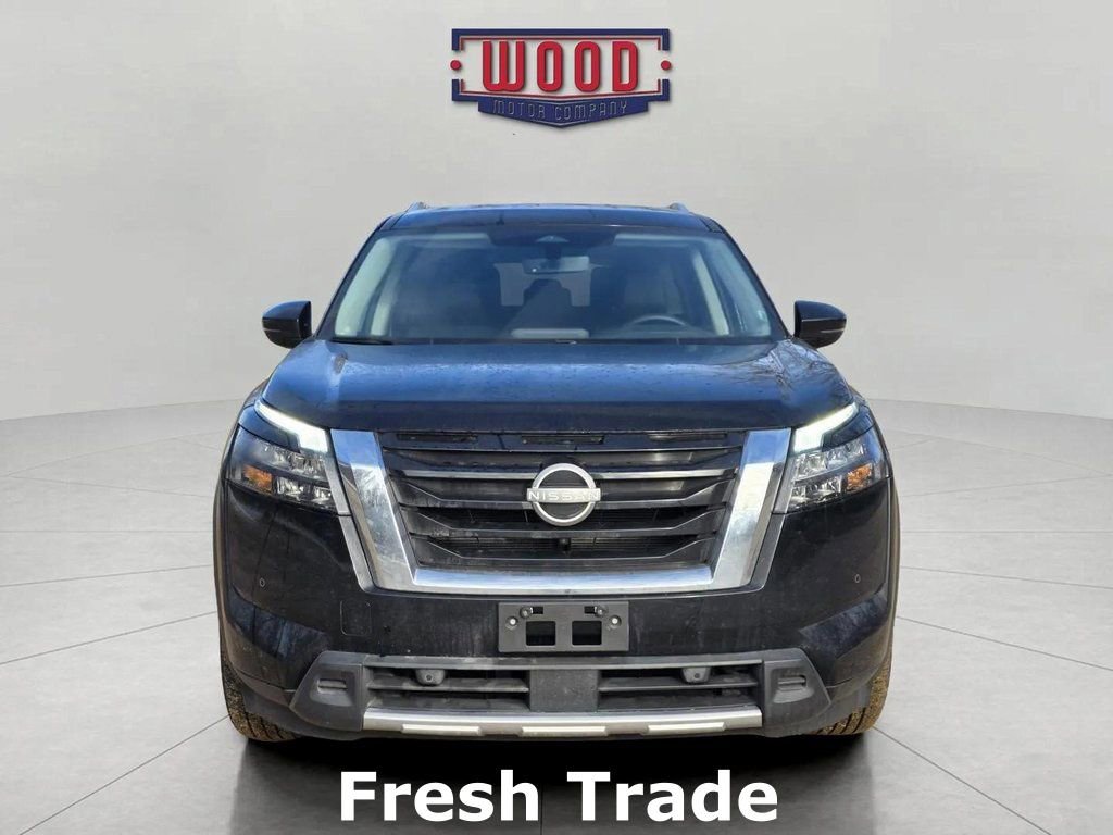 Used 2025 Nissan Pathfinder SL image 2