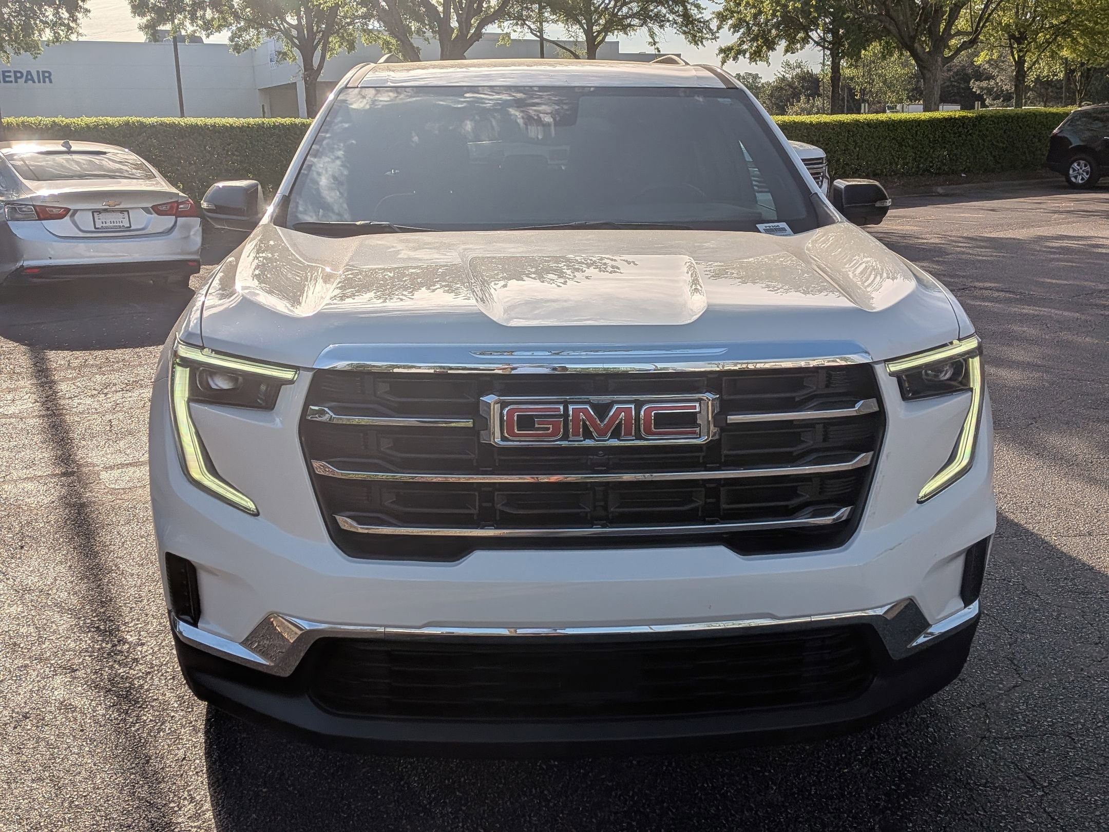 Certified 2025 GMC Acadia Elevation AWD/4WD image 3