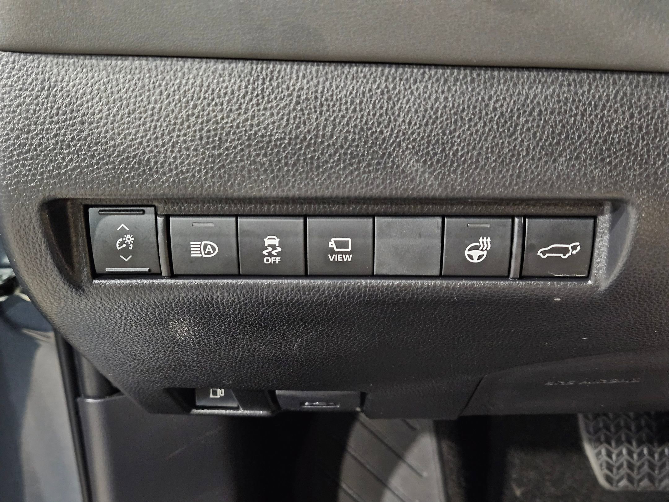 Used 2023 Toyota Venza Limited image 25