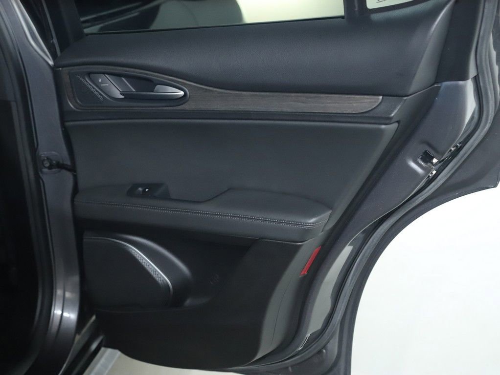 Used 2018 Alfa Romeo Stelvio Ti Sport image 32