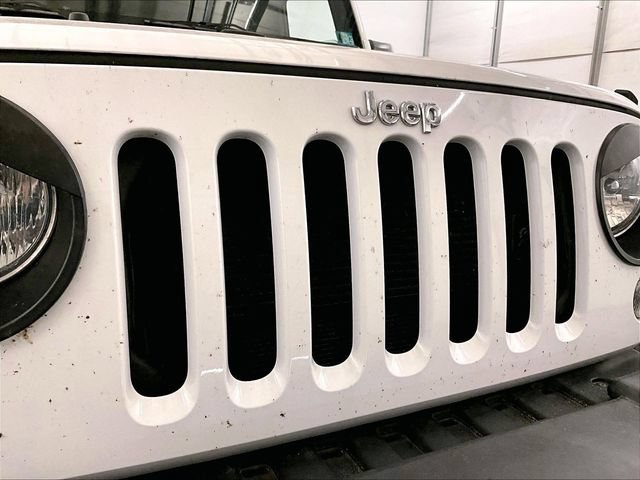 Used 2016 Jeep Wrangler Unlimited Rubicon w/ Connectivity Group AWD/4WD image 29