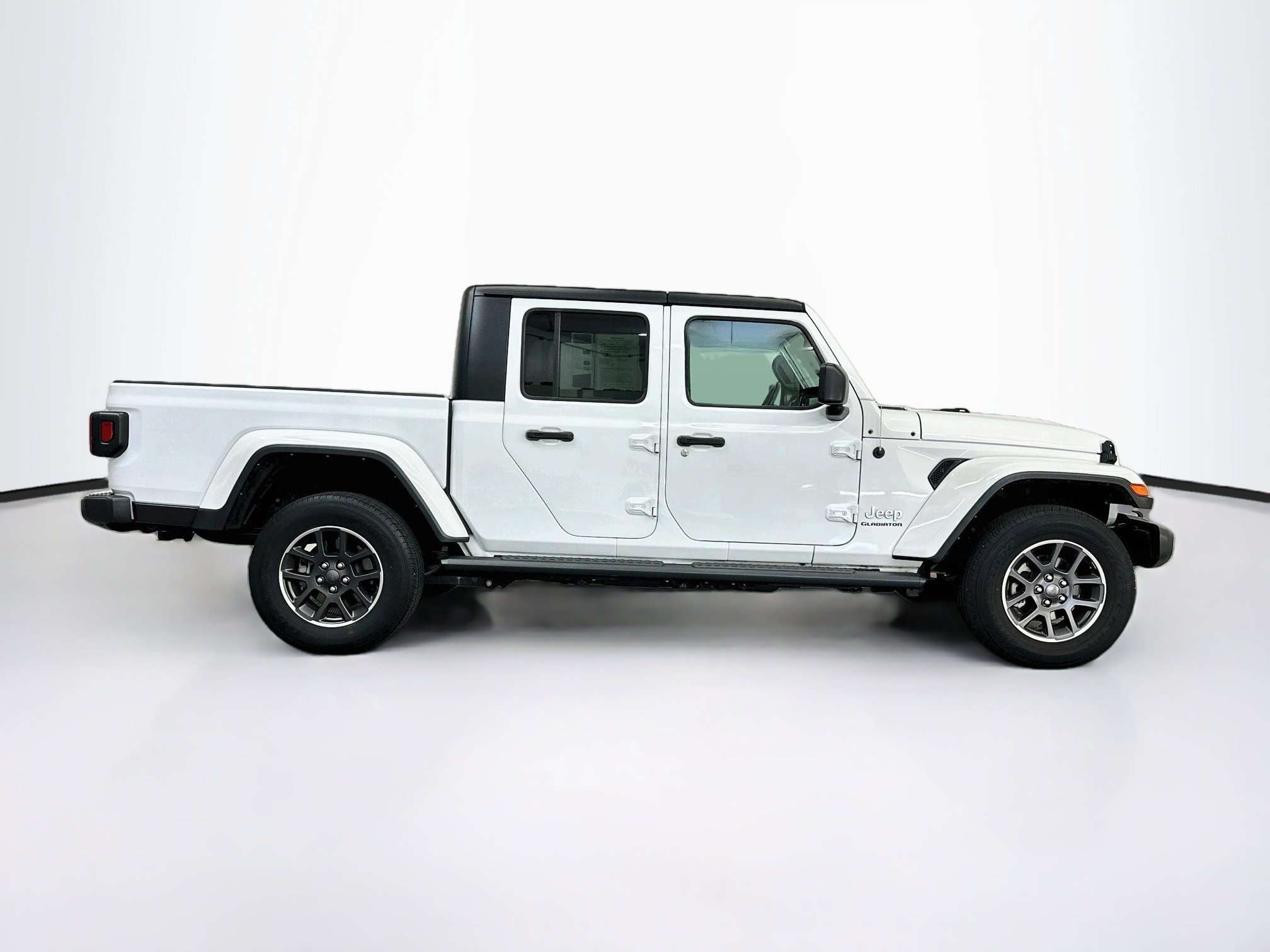 Used 2022 Jeep Gladiator Overland w/ Cold Weather Group AWD/4WD image 10