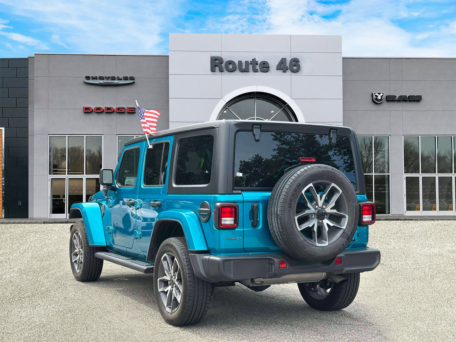 Used 2024 Jeep Wrangler Unlimited w/ Convenience Group AWD/4WD image 4