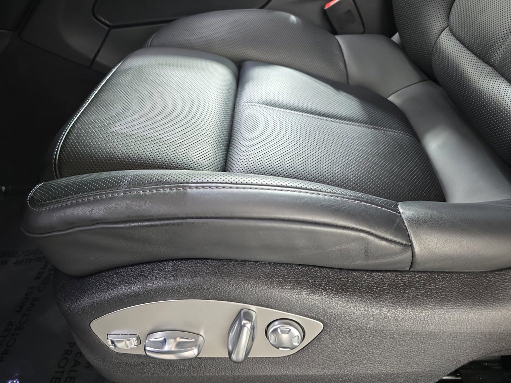 Certified 2026 Porsche Macan AWD/4WD image 23