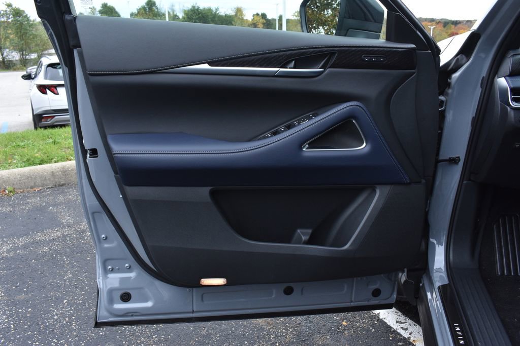 Used 2026 INFINITI QX60 Sport w/ Dark Cargo Package AWD/4WD image 9