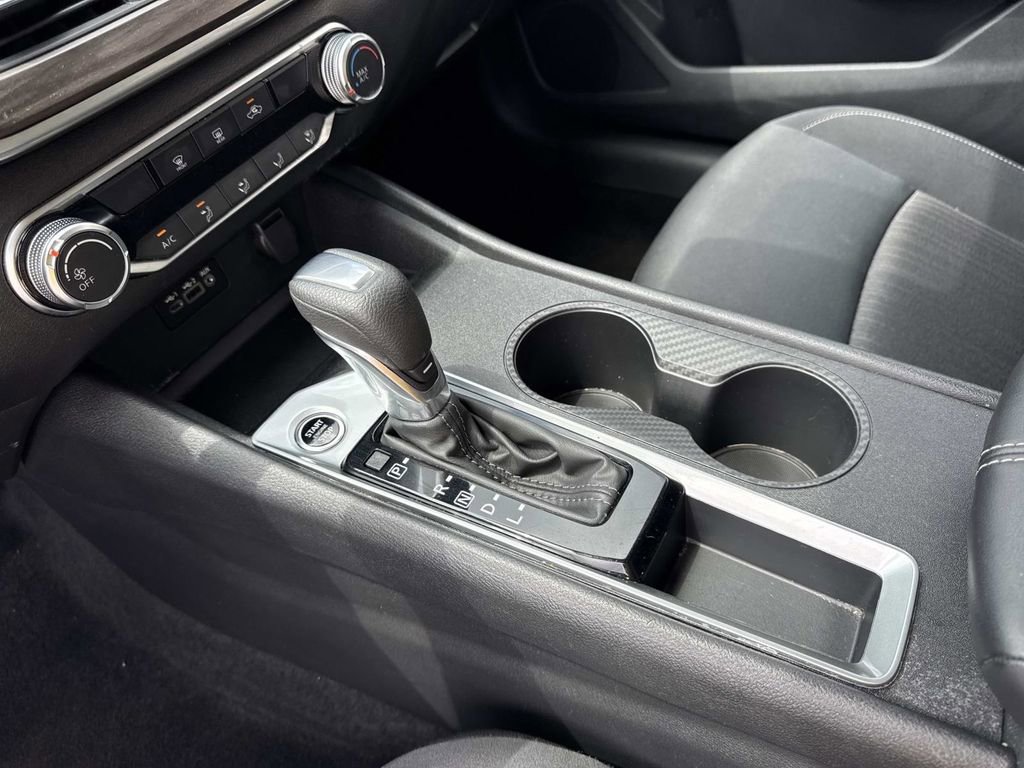 Used 2025 Nissan Altima 2.5 SV FWD image 44