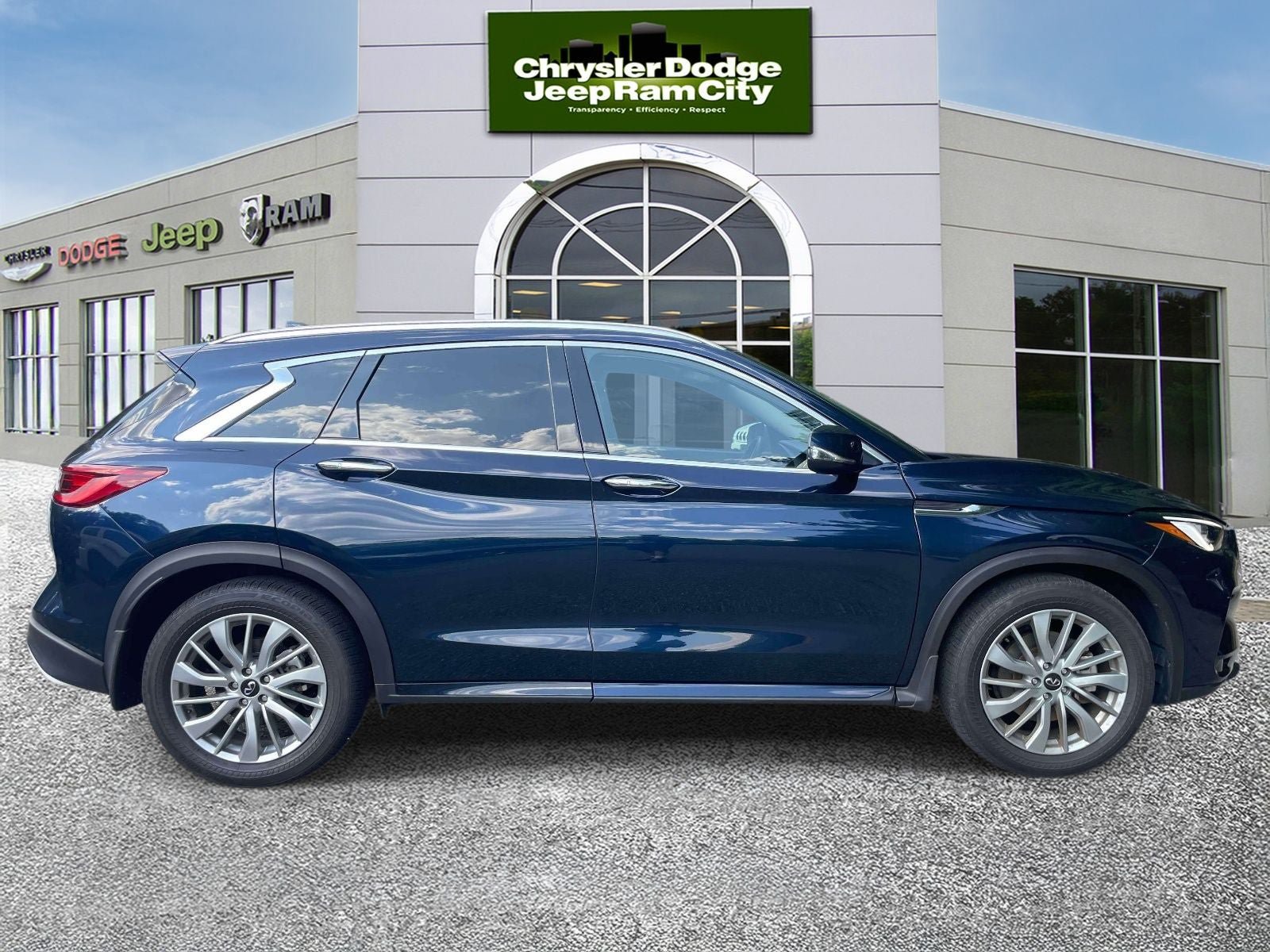 Used 2023 INFINITI QX50 Luxe AWD/4WD image 5