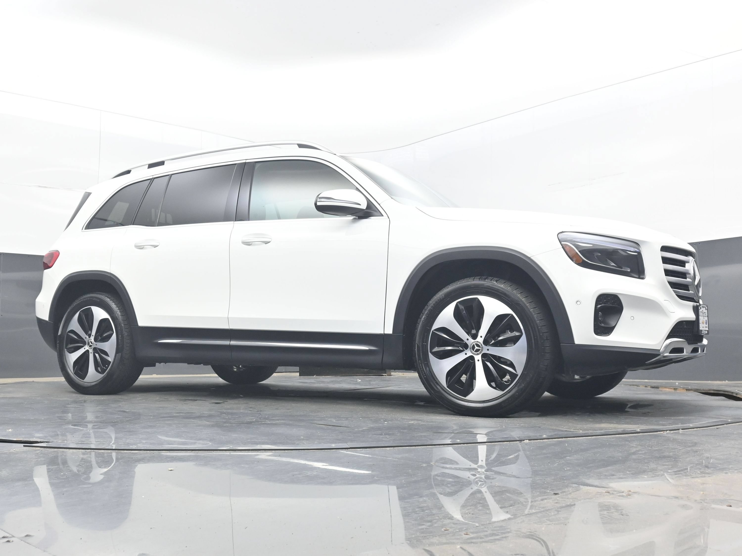 Used 2025 Mercedes-Benz GLB 250 4MATIC image 22