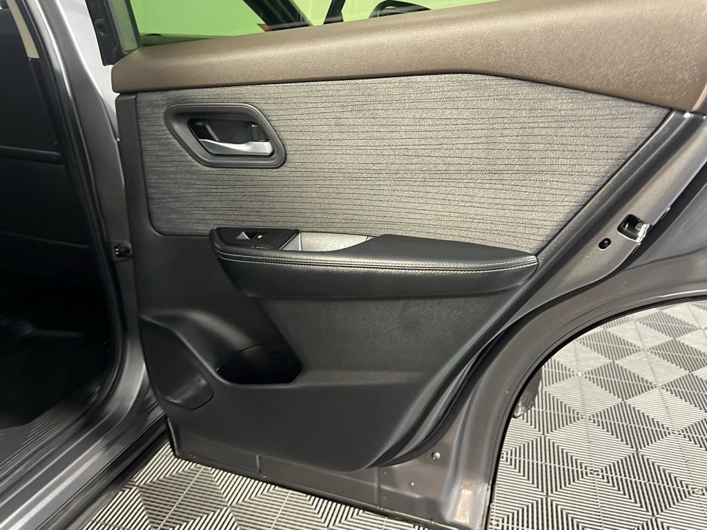 Used 2023 Nissan Rogue SV image 25