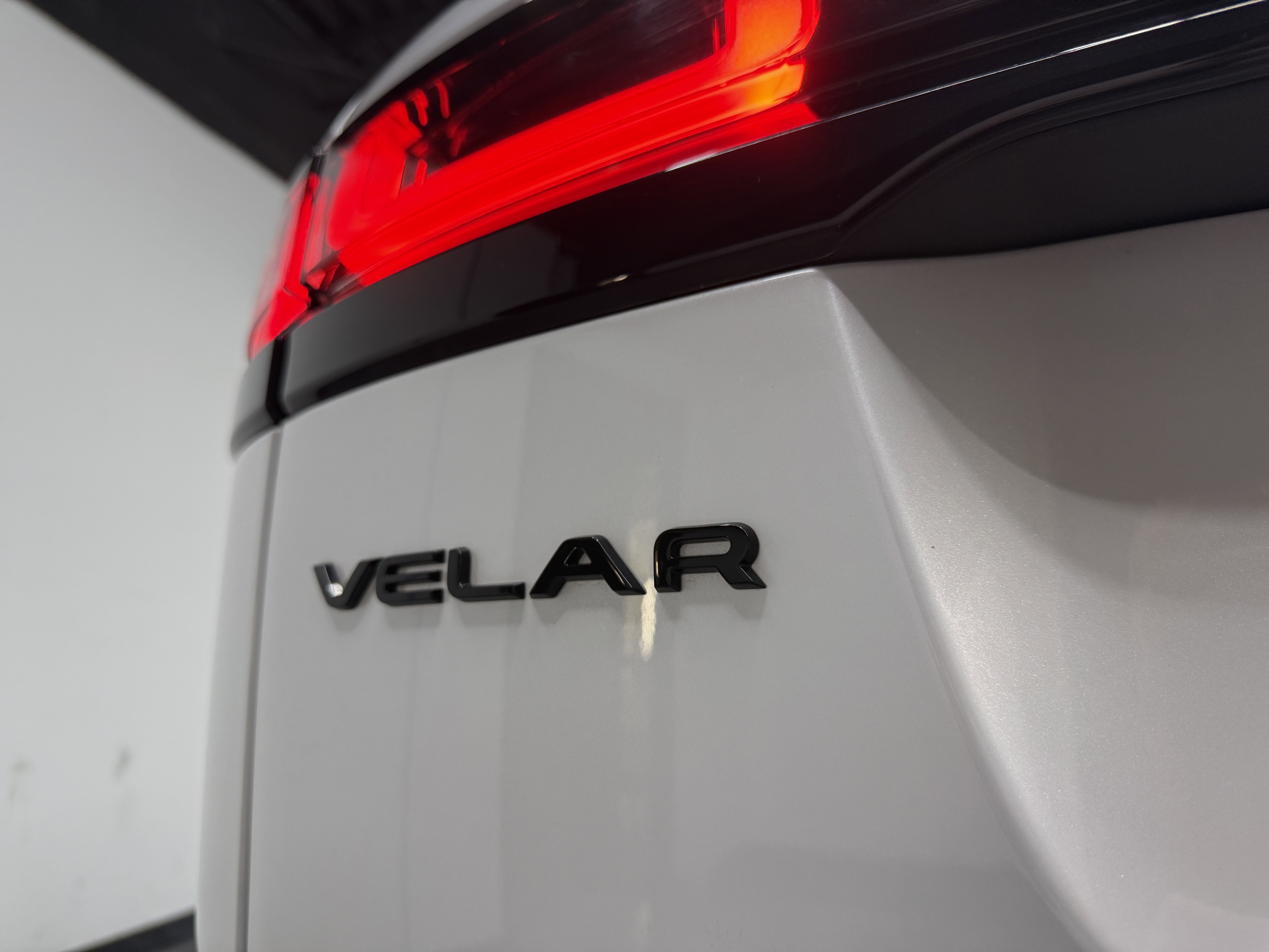 Used 2023 Land Rover Range Rover Velar R-Dynamic S image 35