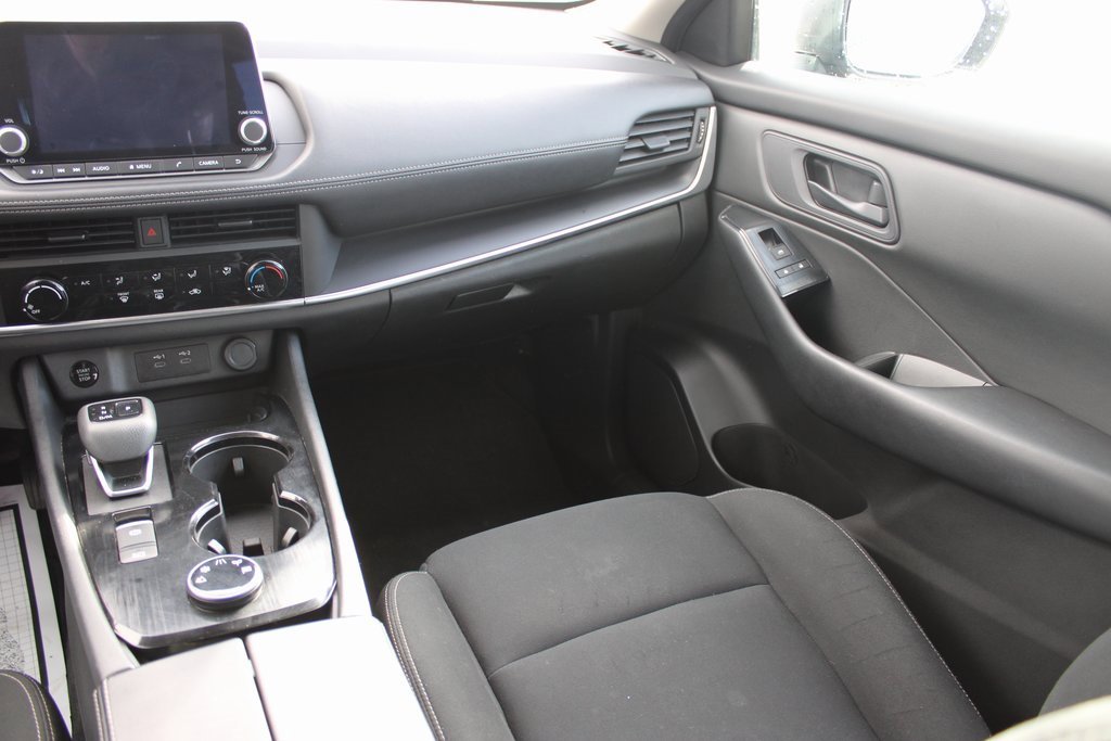 Used 2024 Nissan Rogue S image 31