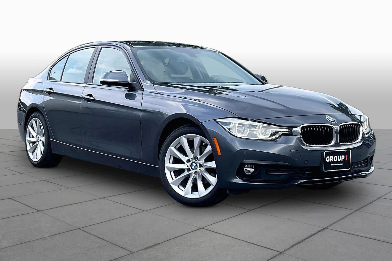 Used 2018 BMW 320i xDrive Sedan AWD/4WD image 2