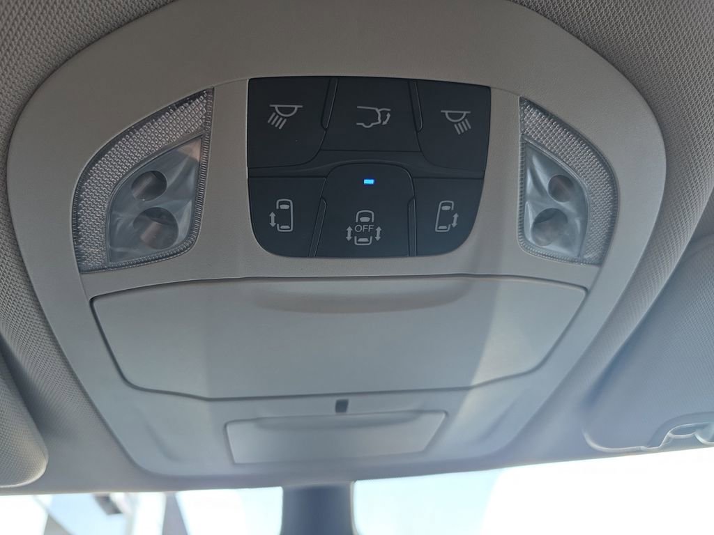Used 2023 Chrysler Pacifica Touring-L image 25