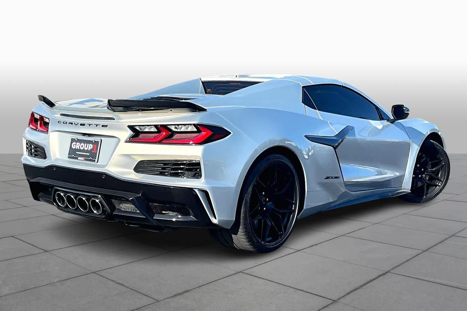 Used 2024 Chevrolet Corvette Z06 RWD image 13