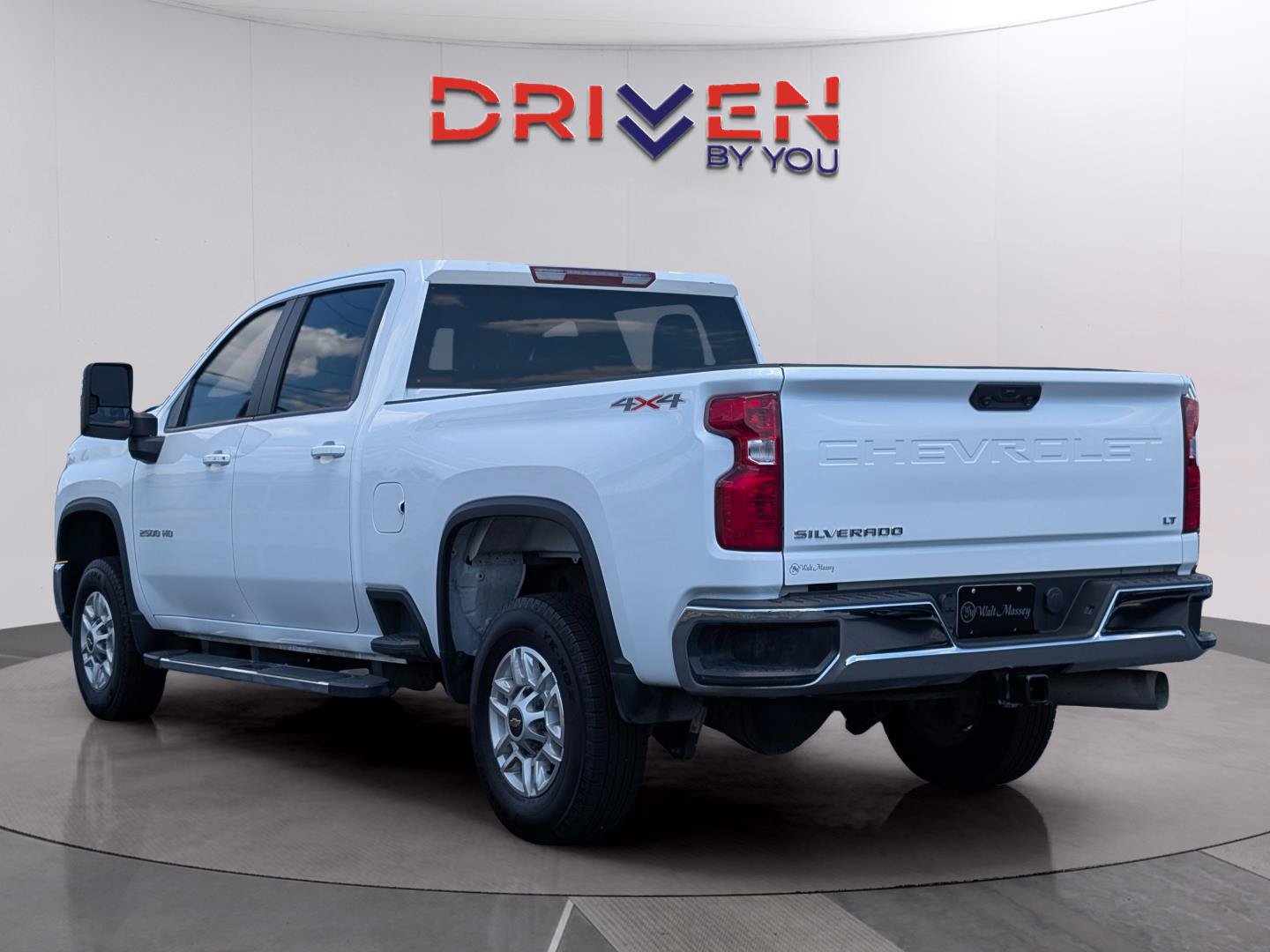 Used 2024 Chevrolet Silverado 2500 LT AWD/4WD image 3