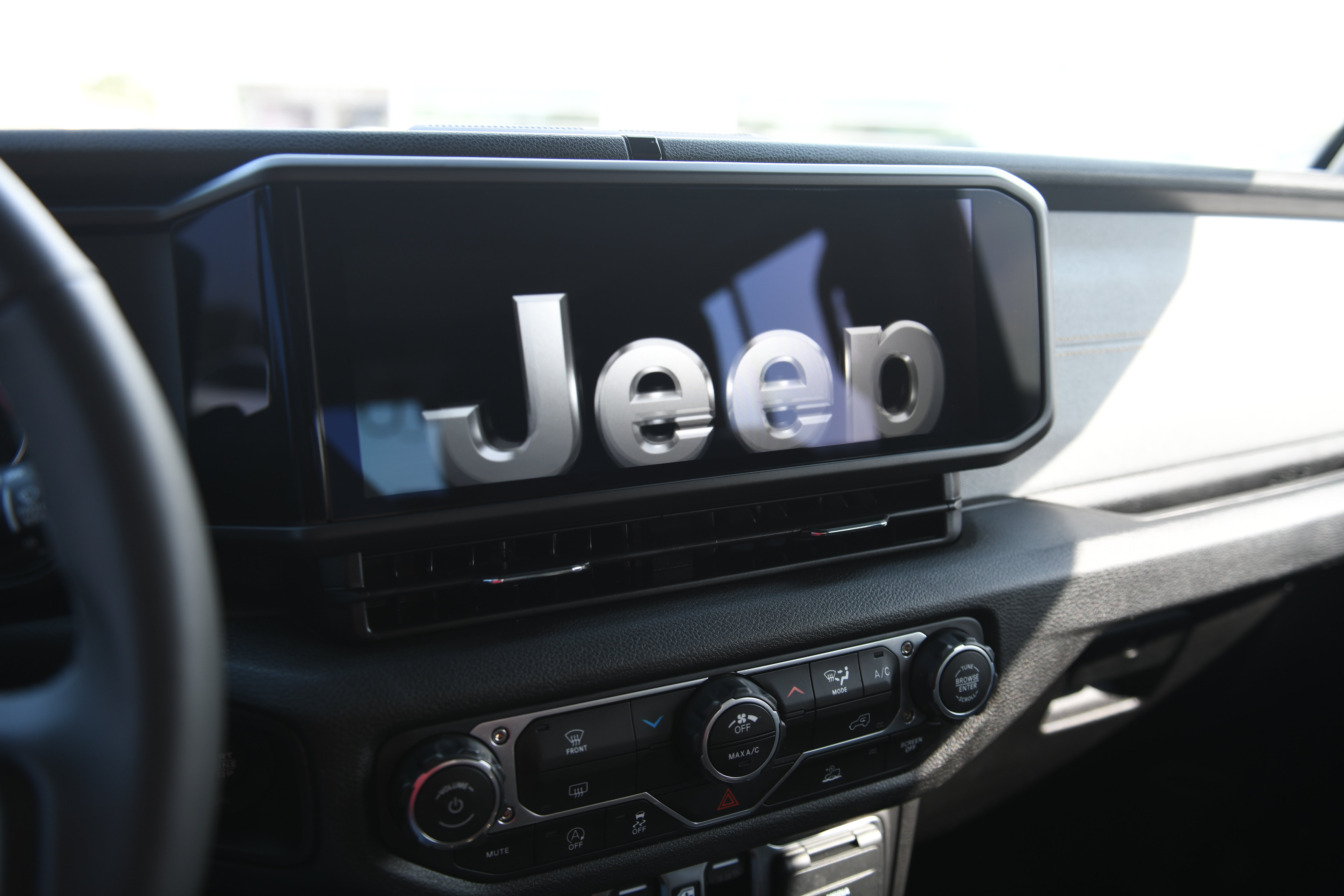 Used 2025 Jeep Wrangler Unlimited Sport AWD/4WD image 22