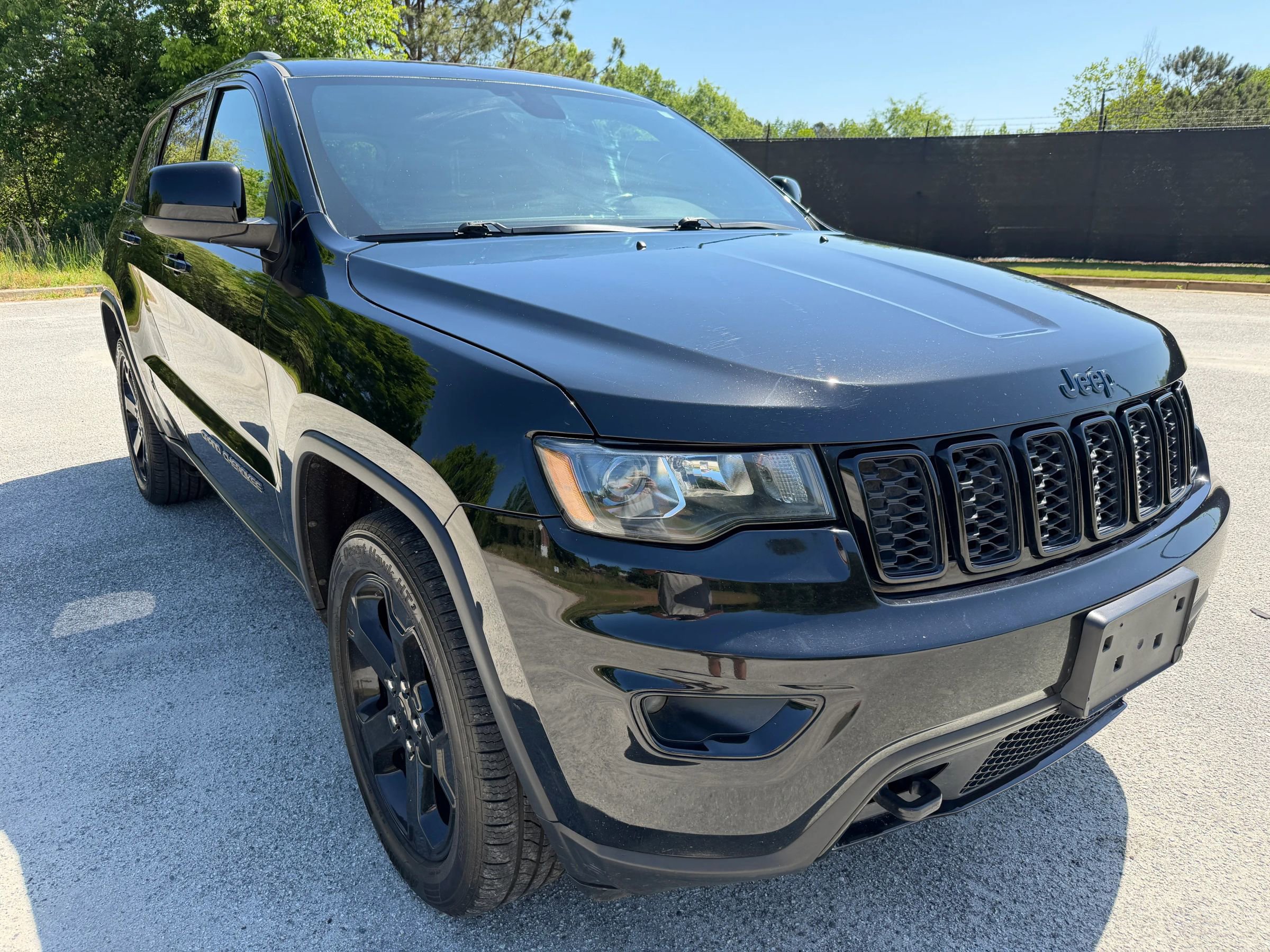 Used 2019 Jeep Grand Cherokee Laredo AWD/4WD image 7