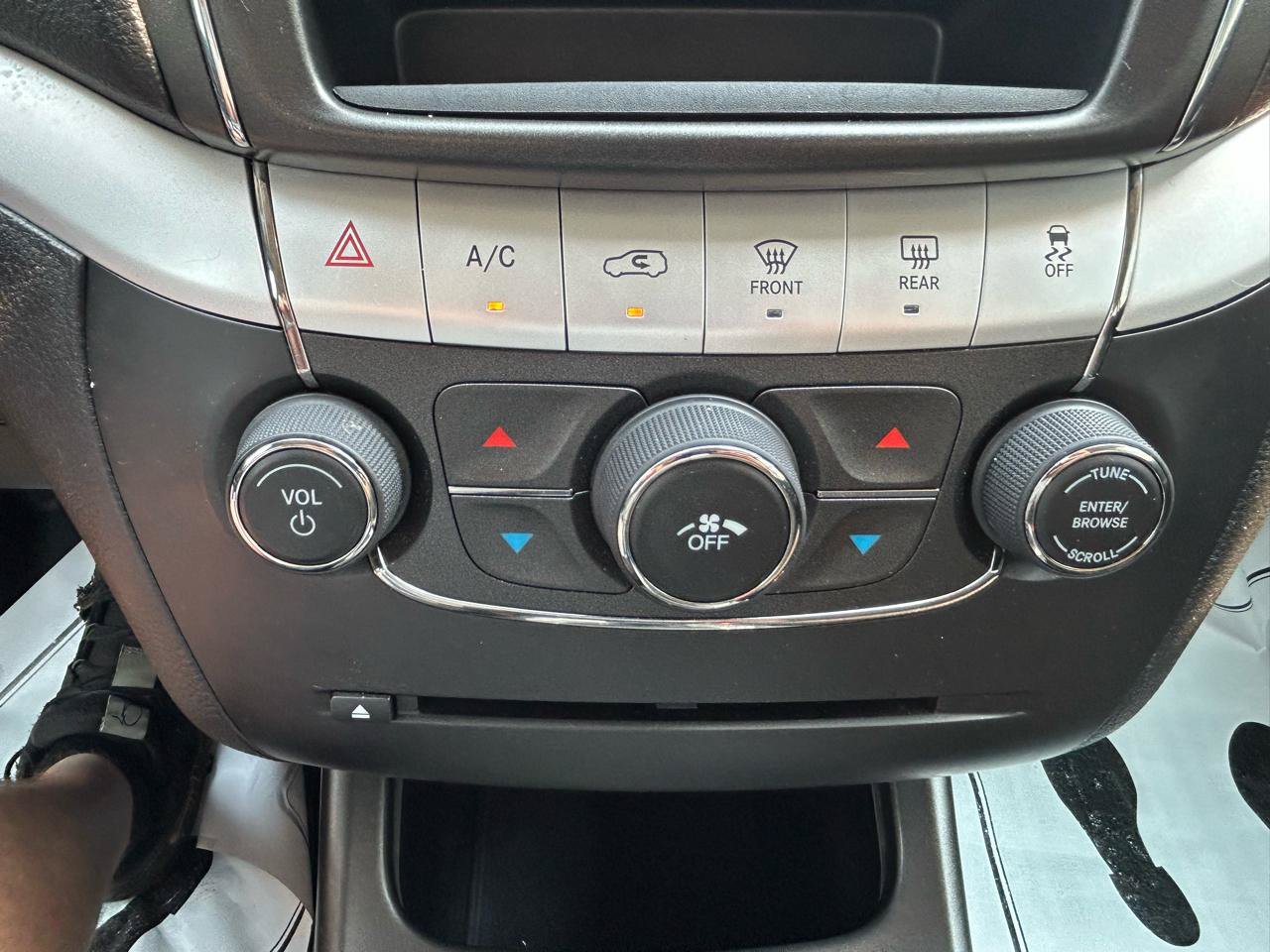 Used 2016 Dodge Journey SE w/ MOPAR All-Weather Group FWD image 24