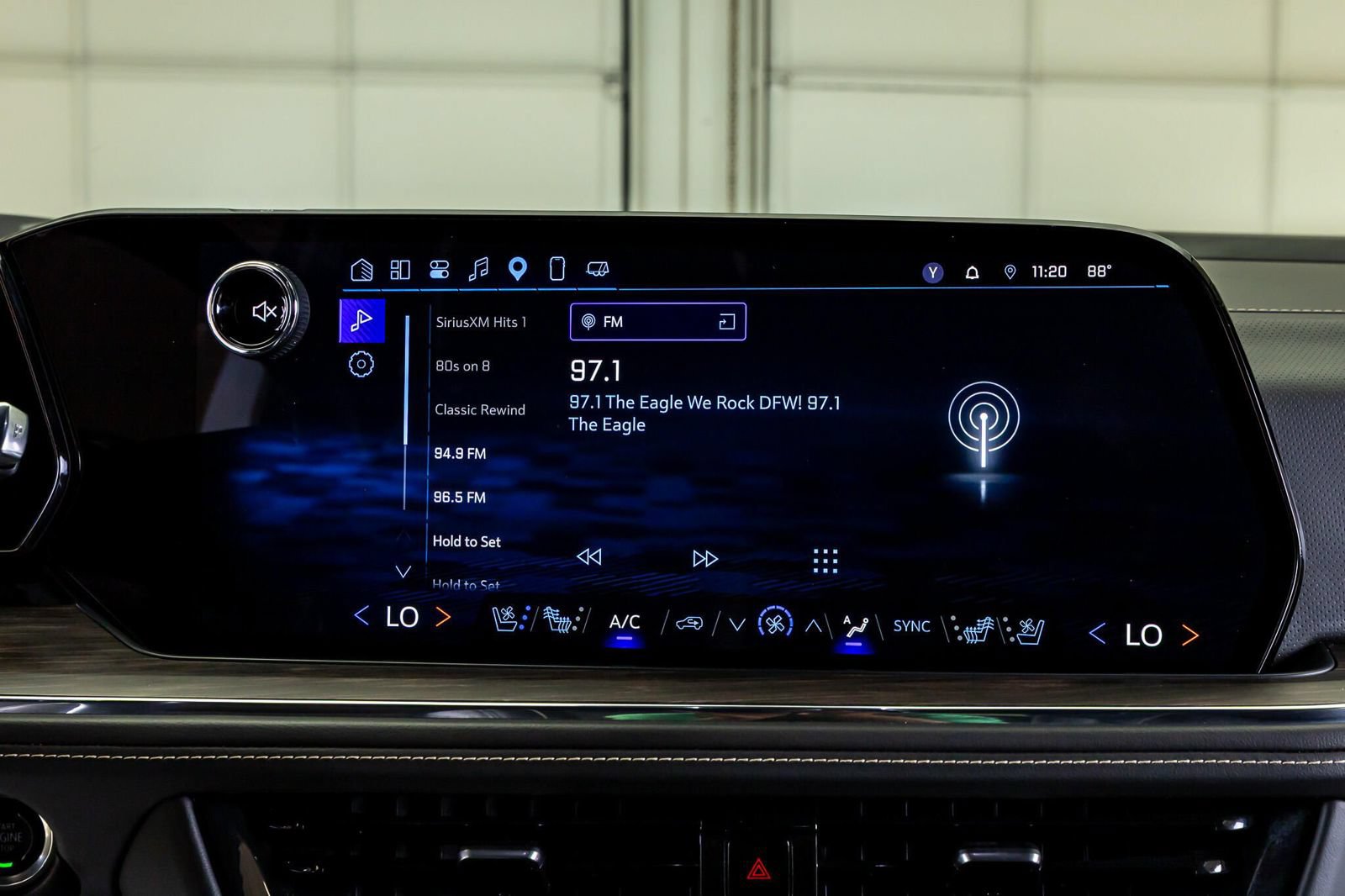 Used 2025 Chevrolet Suburban Premier AWD/4WD image 22
